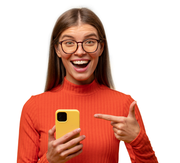 Mujer feliz con celular